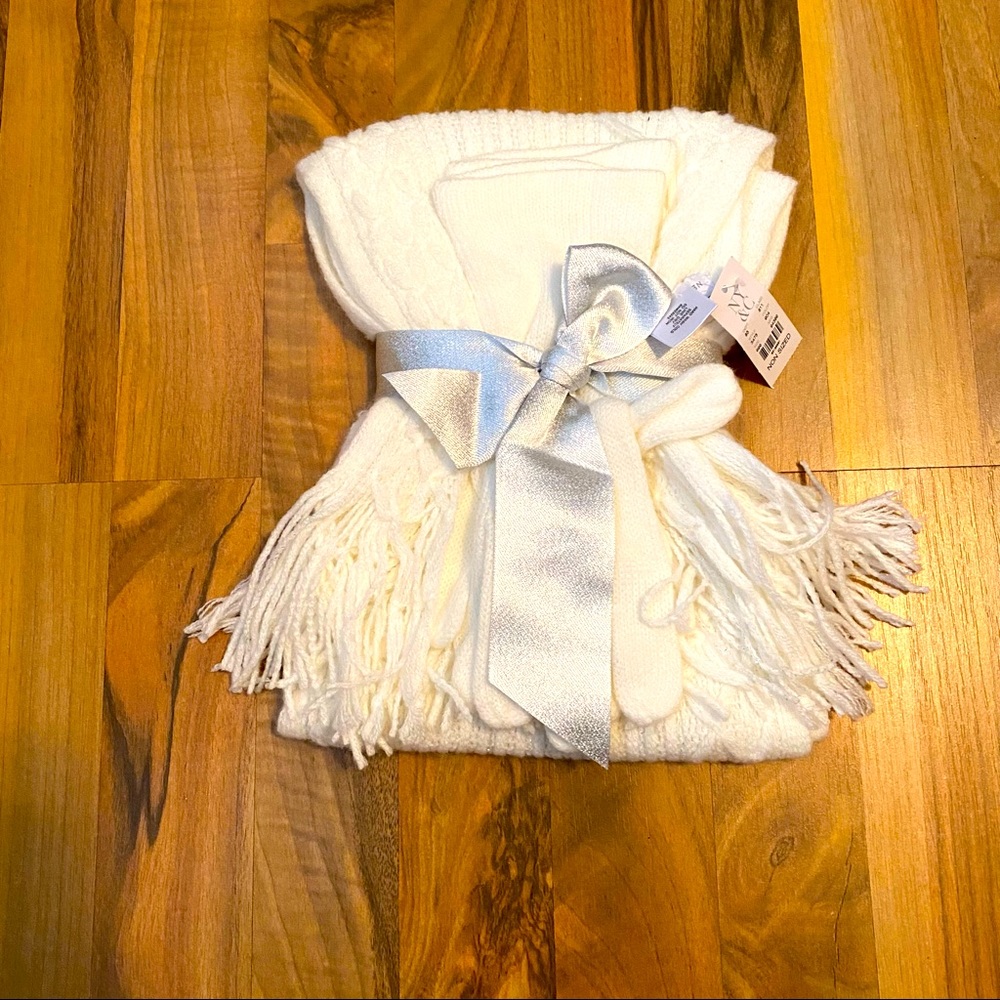 NY&CO Scarf and Glove Set